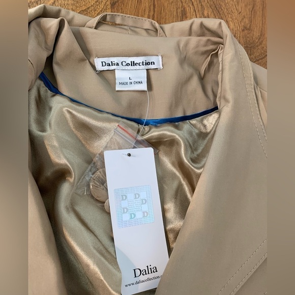 NWT Dalia Collection Trench Coat Jacket Belt Beige Size Large Ruffles Pockets - Picture 6 of 11